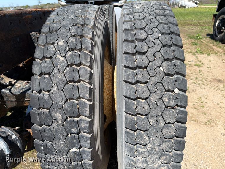 image for item ED5170 2007 Kenworth T800 truck cab and chassis