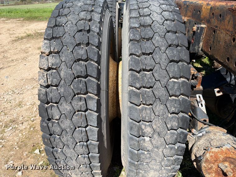 image for item ED5170 2007 Kenworth T800 truck cab and chassis