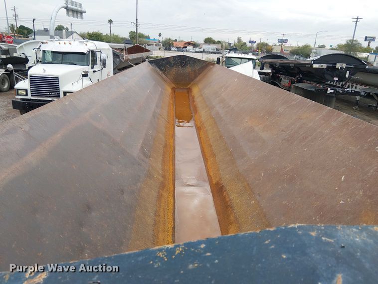 image for item EE5221 2016 Side Dump Ind. DS39BAH1R2R11 side dump trailer