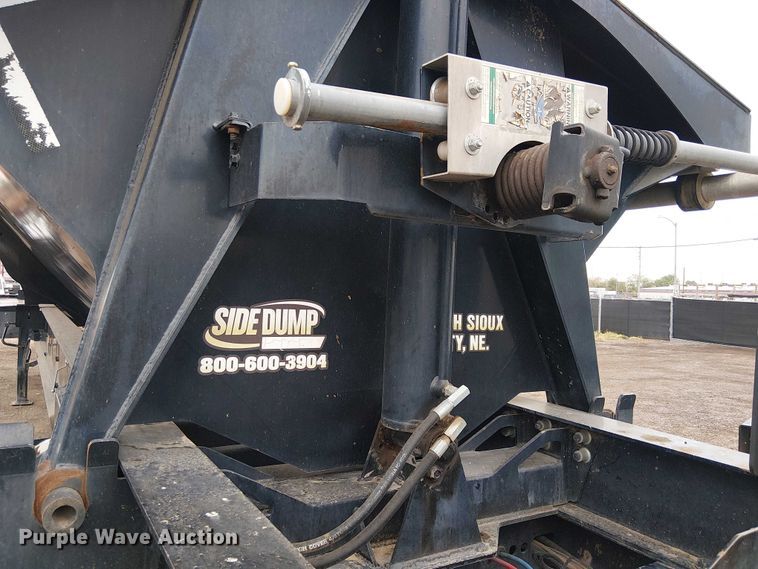 image for item EE5221 2016 Side Dump Ind. DS39BAH1R2R11 side dump trailer