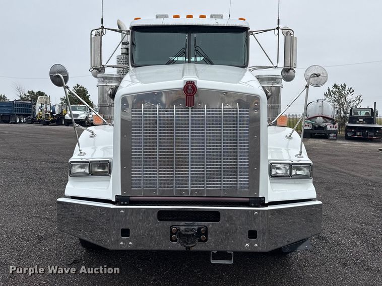 image for item EG2167 2019 Kenworth glider kit semi truck