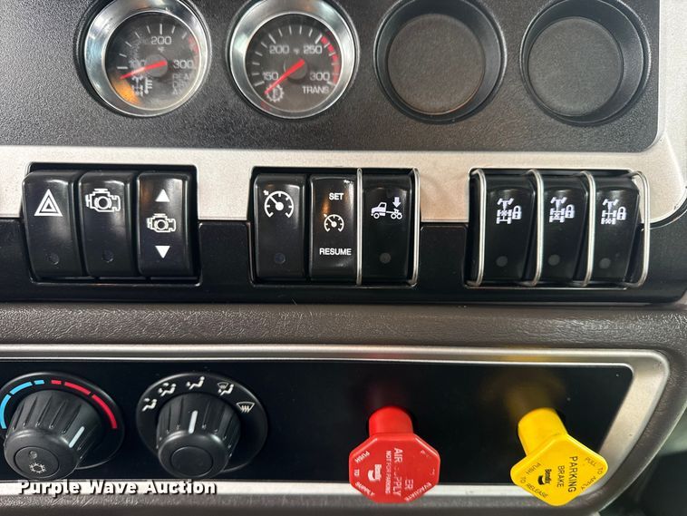 image for item EG2167 2019 Kenworth glider kit semi truck