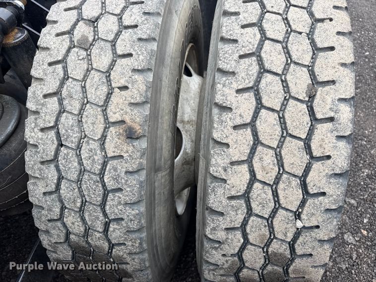 image for item EG2167 2019 Kenworth glider kit semi truck