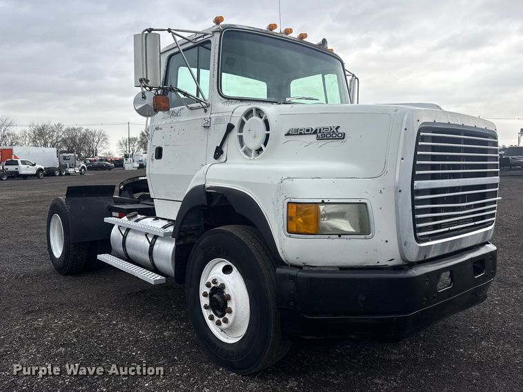 image for item EG8846 1993 Ford LA9000 semi truck