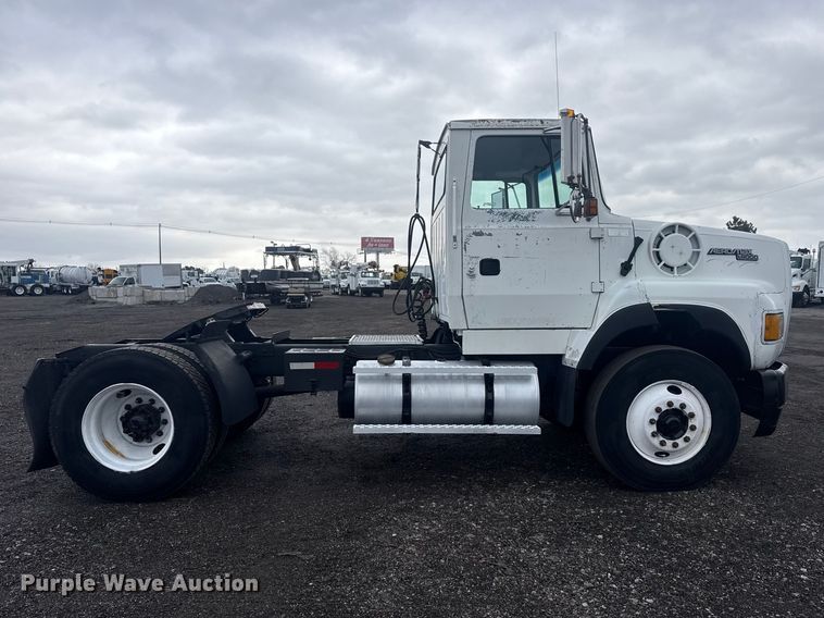 image for item EG8846 1993 Ford LA9000 semi truck