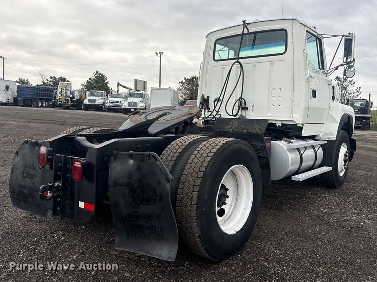 image for item EG8846 1993 Ford LA9000 semi truck