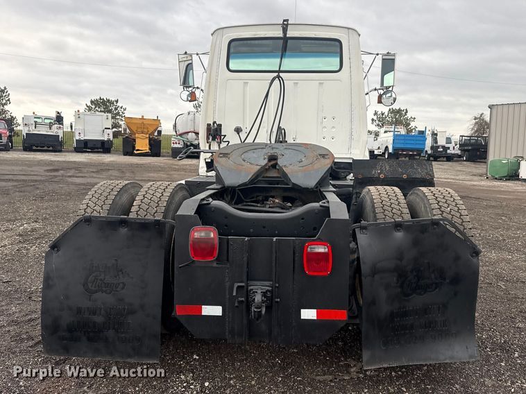 image for item EG8846 1993 Ford LA9000 semi truck