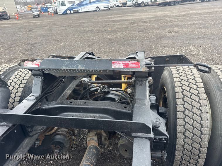 image for item EG8846 1993 Ford LA9000 semi truck