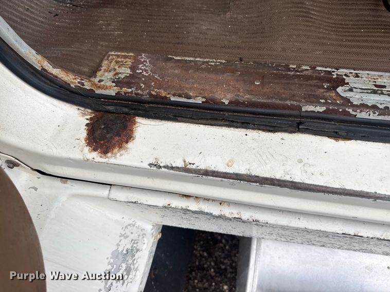 image for item EG8846 1993 Ford LA9000 semi truck