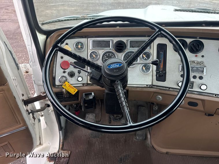 image for item EG8846 1993 Ford LA9000 semi truck