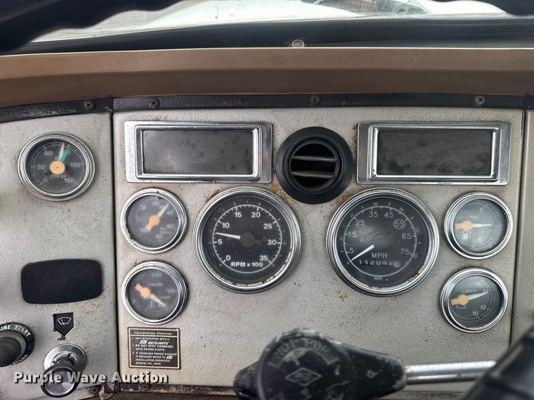 image for item EG8846 1993 Ford LA9000 semi truck