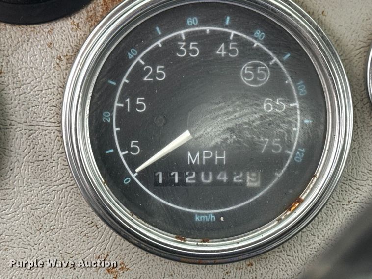 image for item EG8846 1993 Ford LA9000 semi truck