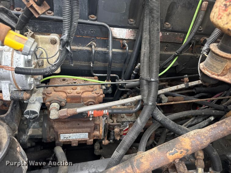 image for item EG8846 1993 Ford LA9000 semi truck