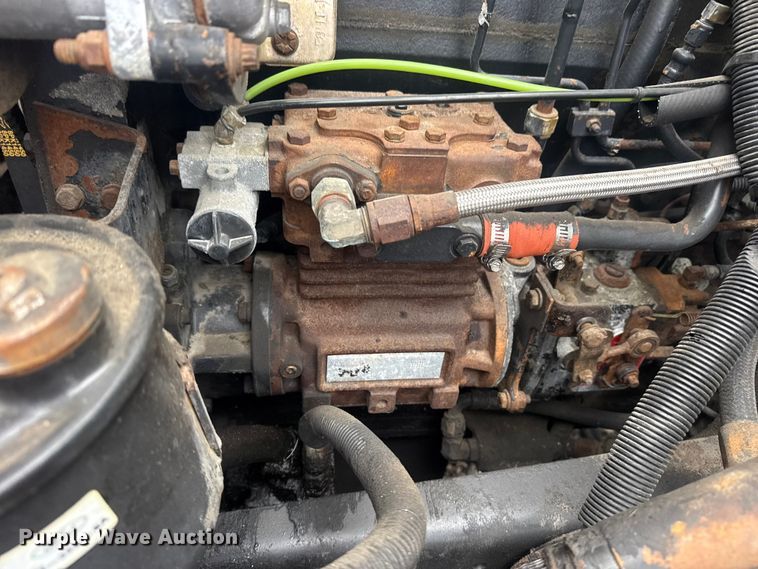 image for item EG8846 1993 Ford LA9000 semi truck