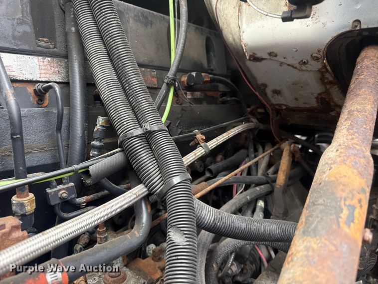 image for item EG8846 1993 Ford LA9000 semi truck