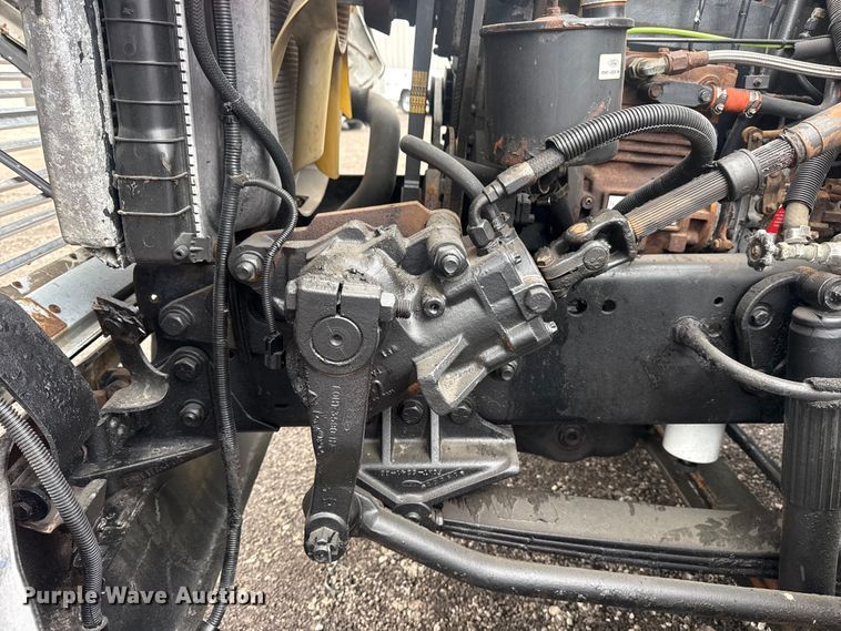 image for item EG8846 1993 Ford LA9000 semi truck