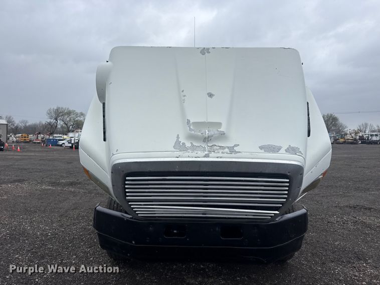 image for item EG8846 1993 Ford LA9000 semi truck