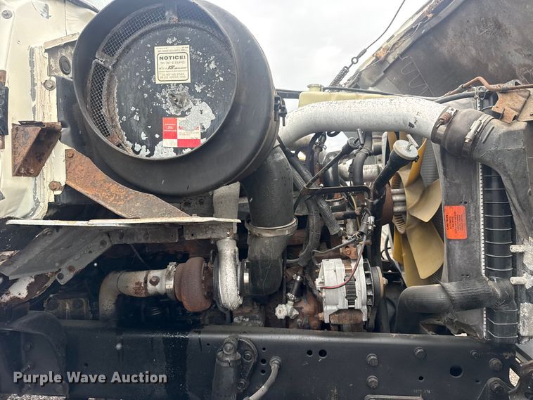 image for item EG8846 1993 Ford LA9000 semi truck