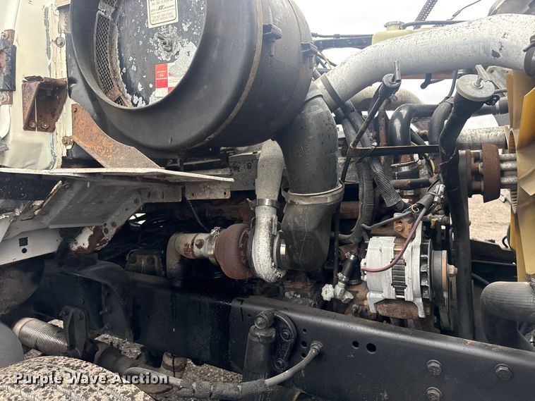 image for item EG8846 1993 Ford LA9000 semi truck