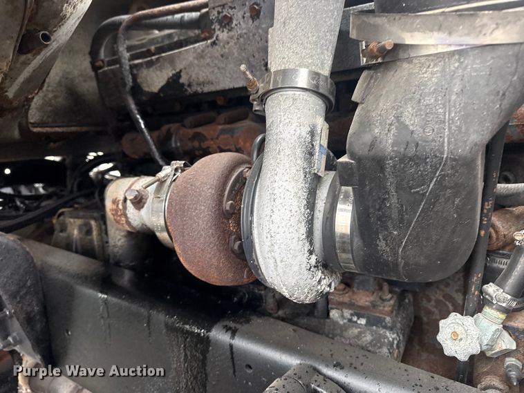 image for item EG8846 1993 Ford LA9000 semi truck