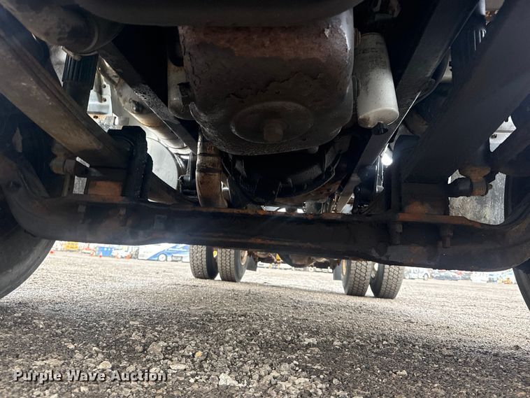 image for item EG8846 1993 Ford LA9000 semi truck