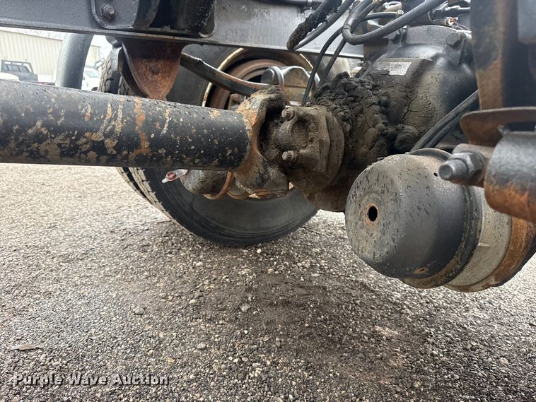 image for item EG8846 1993 Ford LA9000 semi truck