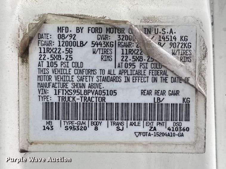 image for item EG8846 1993 Ford LA9000 semi truck