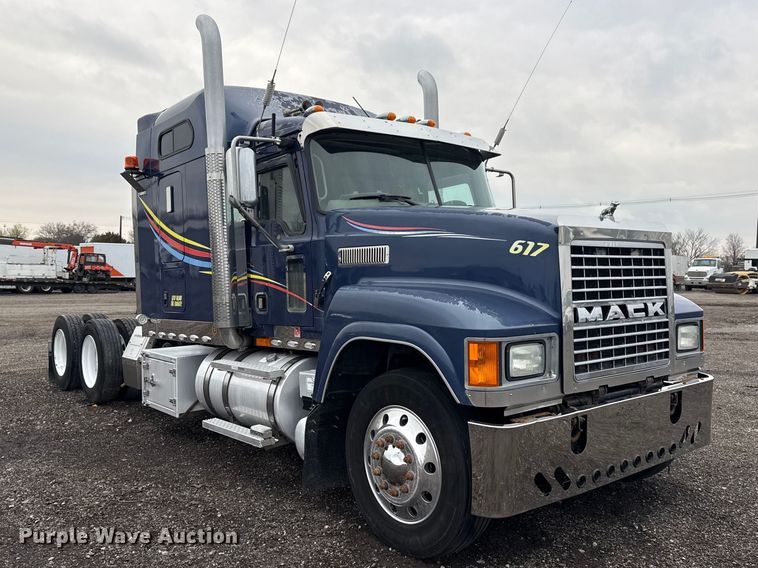 image for item EG8850 2006 Mack CHN semi truck