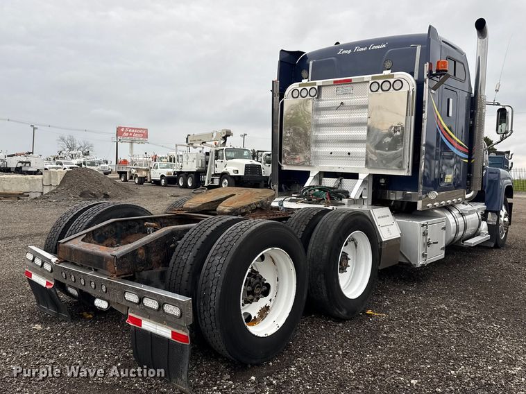 image for item EG8850 2006 Mack CHN semi truck