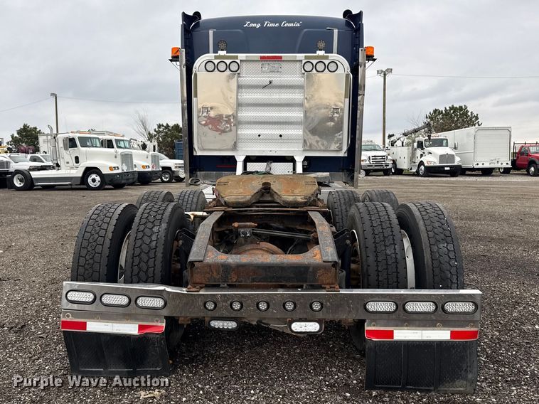 image for item EG8850 2006 Mack CHN semi truck