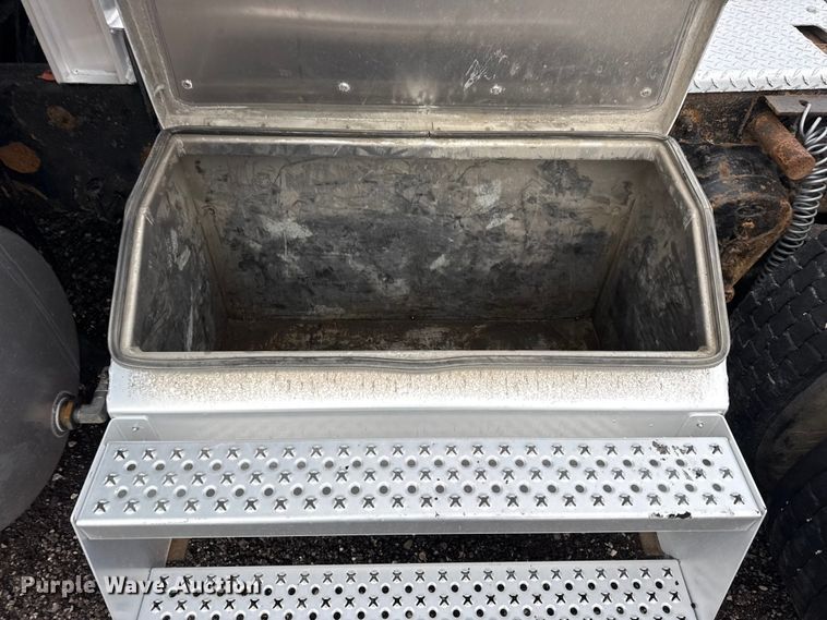 image for item EG8850 2006 Mack CHN semi truck