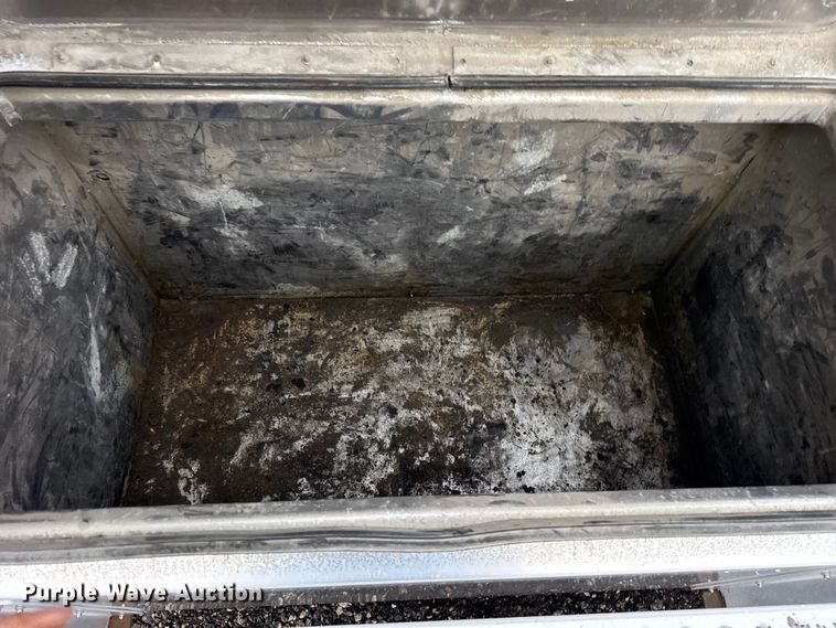 image for item EG8850 2006 Mack CHN semi truck