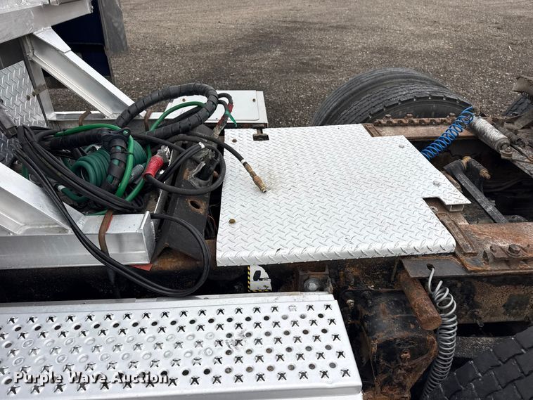 image for item EG8850 2006 Mack CHN semi truck