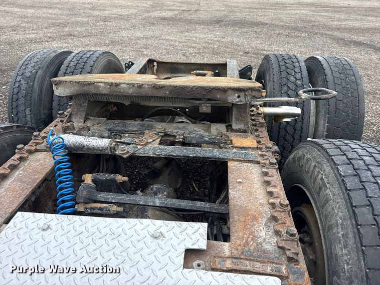 image for item EG8850 2006 Mack CHN semi truck