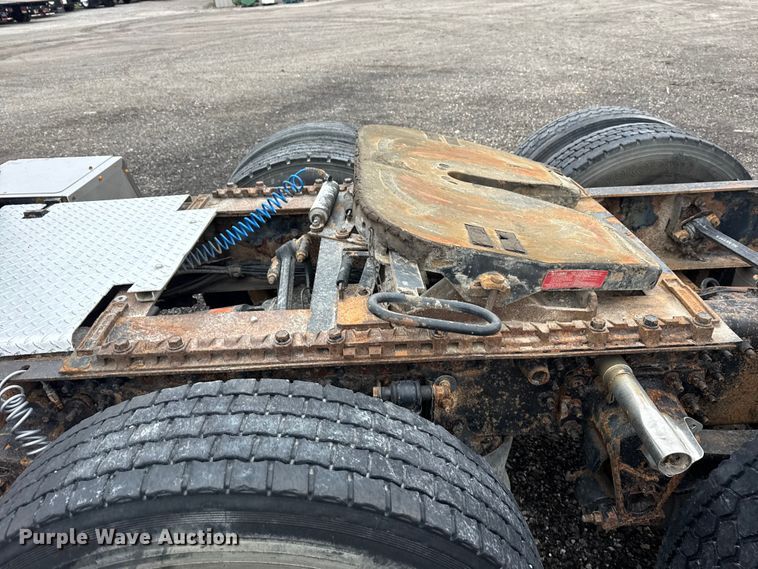 image for item EG8850 2006 Mack CHN semi truck