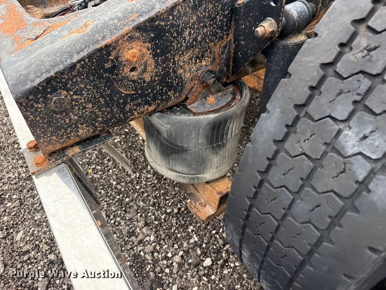 image for item EG8850 2006 Mack CHN semi truck