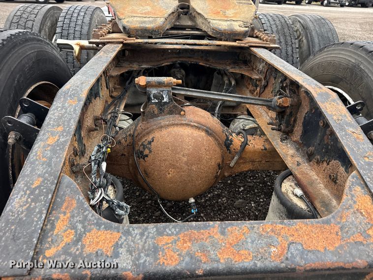 image for item EG8850 2006 Mack CHN semi truck