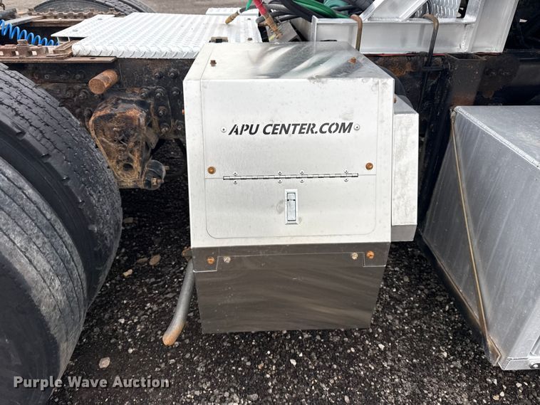 image for item EG8850 2006 Mack CHN semi truck