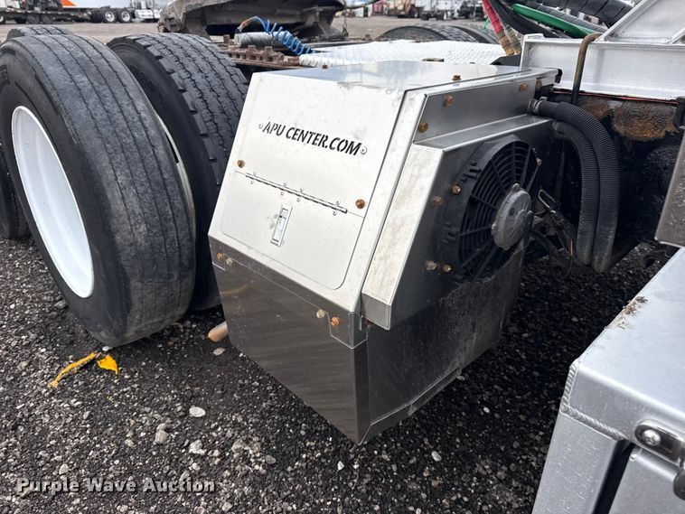 image for item EG8850 2006 Mack CHN semi truck