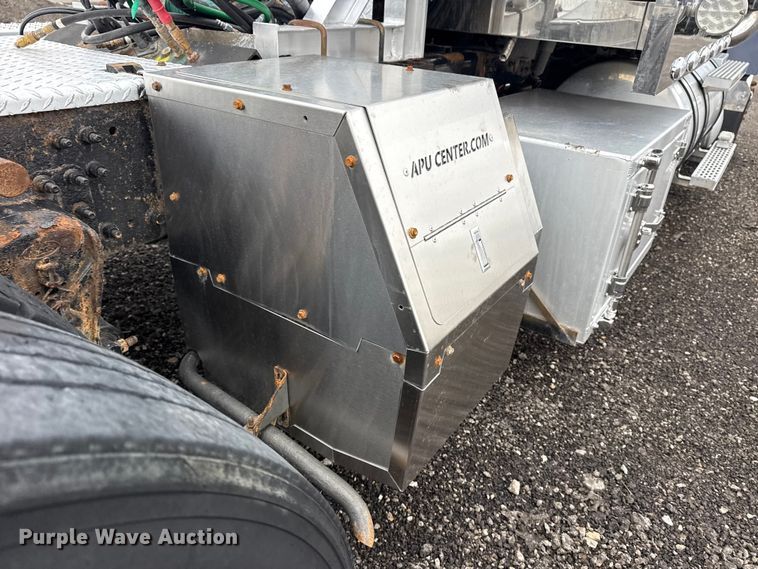 image for item EG8850 2006 Mack CHN semi truck