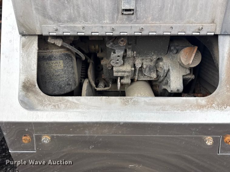 image for item EG8850 2006 Mack CHN semi truck