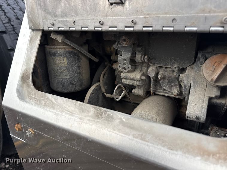 image for item EG8850 2006 Mack CHN semi truck