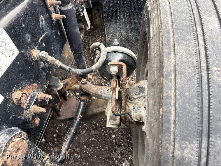 image for item EG8850 2006 Mack CHN semi truck