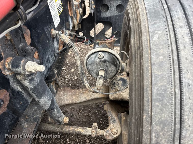 image for item EG8850 2006 Mack CHN semi truck