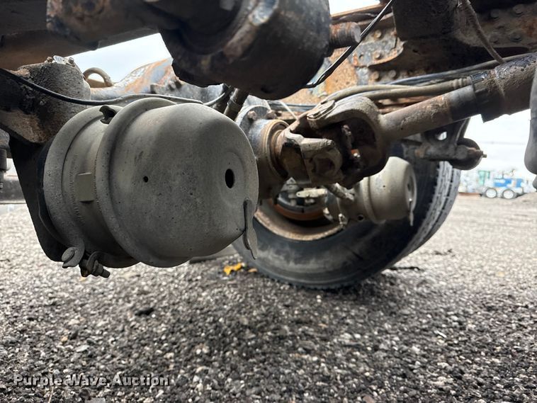 image for item EG8850 2006 Mack CHN semi truck