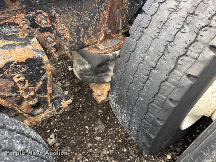 image for item EG8850 2006 Mack CHN semi truck