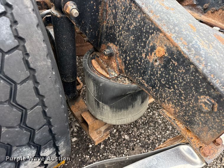 image for item EG8850 2006 Mack CHN semi truck