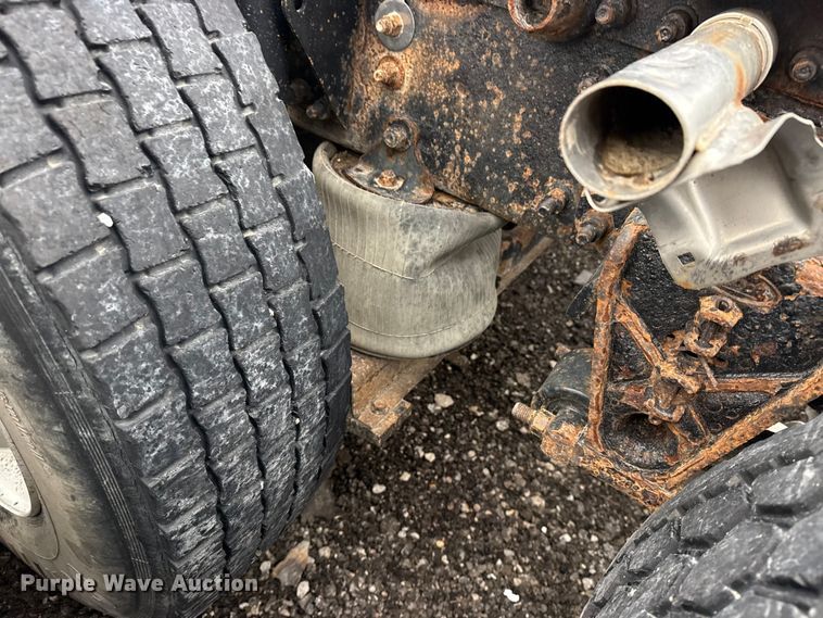 image for item EG8850 2006 Mack CHN semi truck