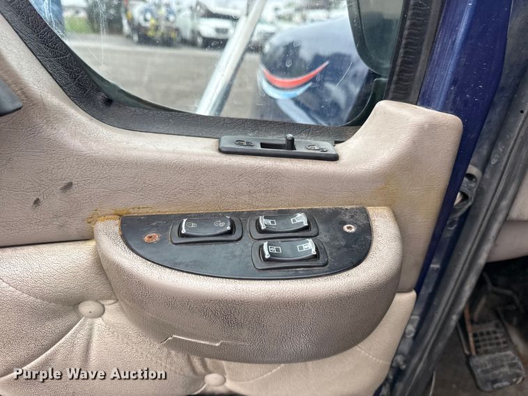 image for item EG8850 2006 Mack CHN semi truck