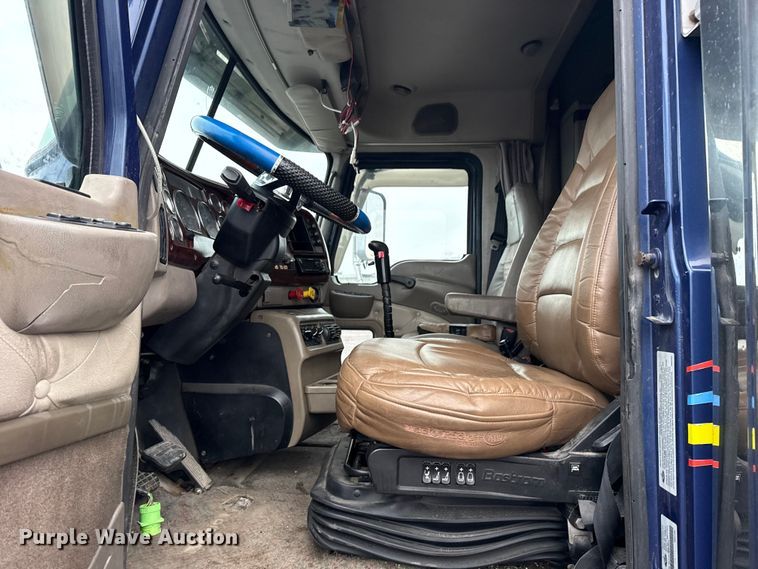 image for item EG8850 2006 Mack CHN semi truck